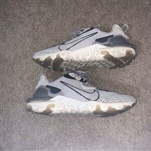 Nike React Vision Vast Grey Size men’s size 10.5